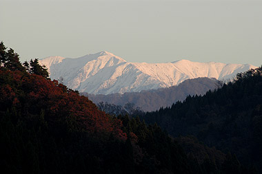 飯豊連峰冠雪.jpg