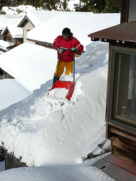 屋根雪下ろし.jpg